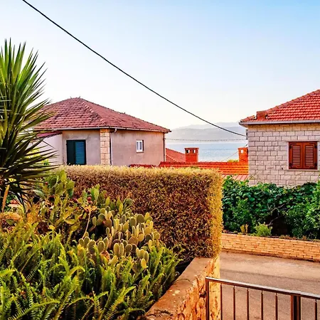 Holiday home On Island Brac - Leona Postira