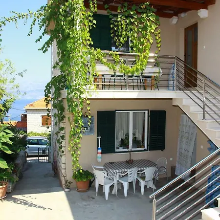 Vacation House On Island Brac - Ana Holiday home *