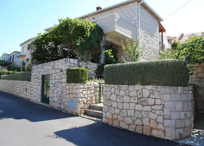 Vacation House On Island Brac - Ana