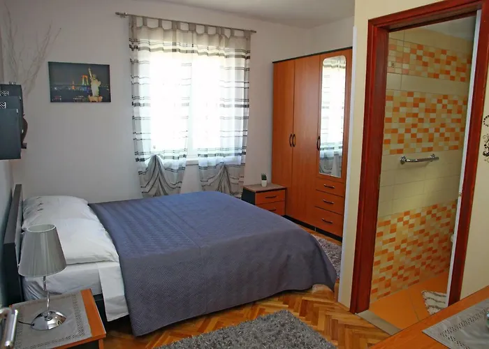 Vacation House On Island Brac - Ana Postira