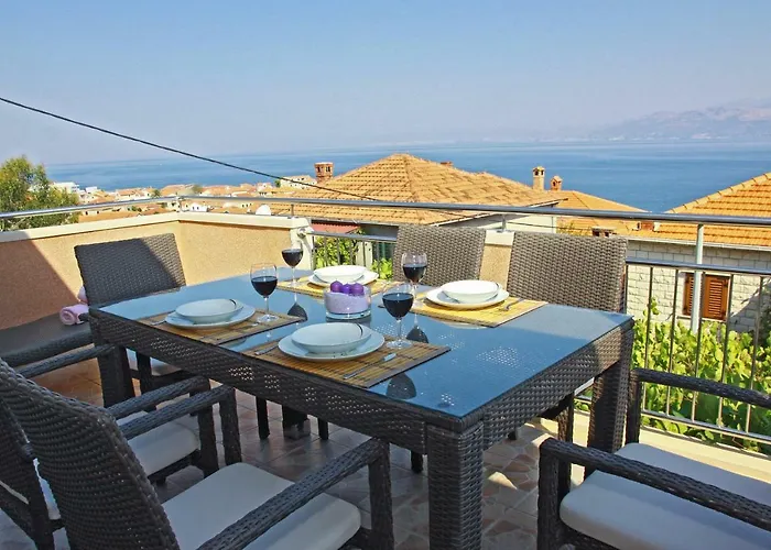 Vacation House On Island Brac - Ana Ferienhaus Postira