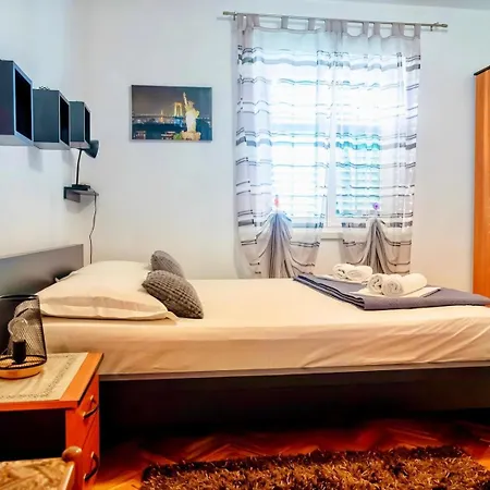 On Island Brac - Leona Casa vacanze Postira