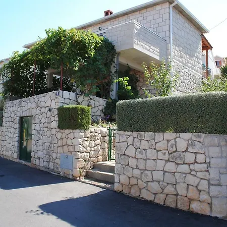 Vacation House On Island Brac - Ana